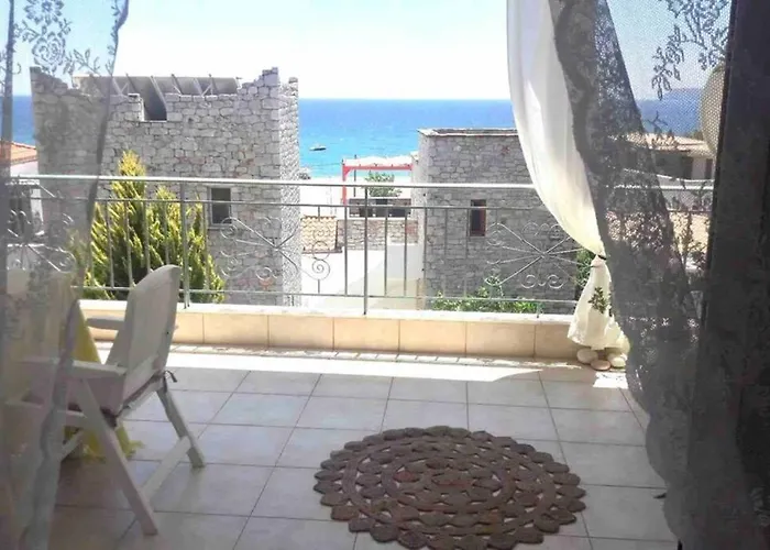 Bella Viky Mavrovoúnion